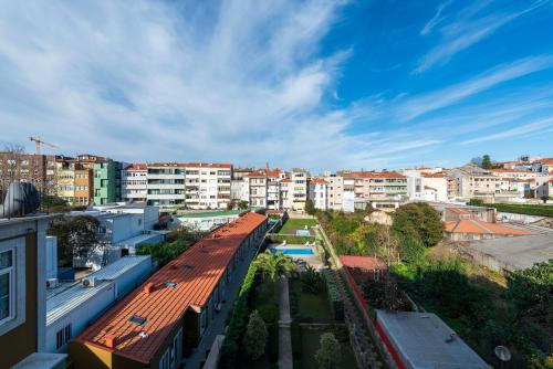 Porto Luxe Stay with shared Pool and Garden