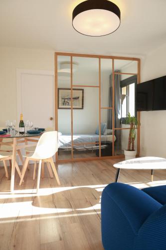 Amazing sea and Sagrada Familia views homey apartment