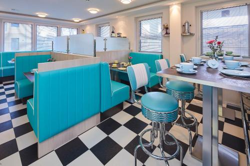 Bernstein Hotel "50`s Seaside Motel" photo 32