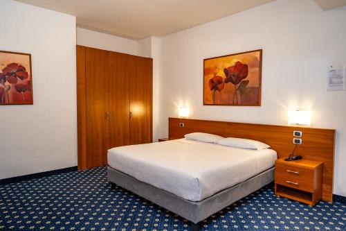Postel nebo postele na pokoji v ubytování Prealpi Hotel