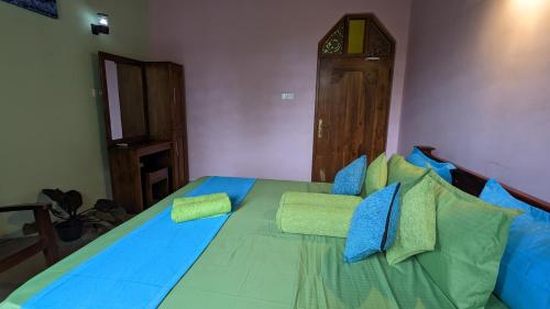 Postel nebo postele na pokoji v ubytování Bundala Ruhunumaya Green villa