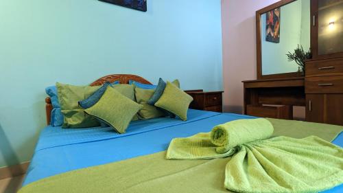 Postel nebo postele na pokoji v ubytování Bundala Ruhunumaya Green villa