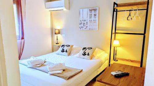 En eller flere senge i et værelse på Auberge de Cannedda