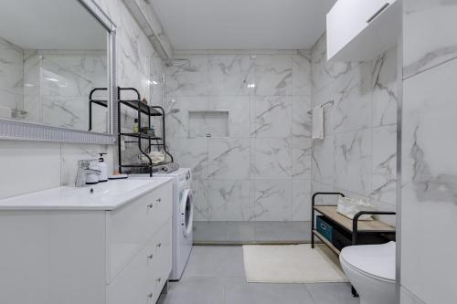 BELLAVISTA STUDIO - Modern and Renovated near Fishermen's Beach