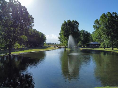 a pond with a fountain in the middle of it at Casa Septem in Villa Seca