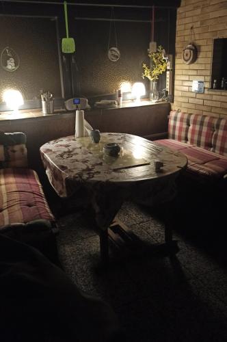 a living room with a table and a couch at Ferienwohnung mit Terrasse für 1-4 Personen in Altena