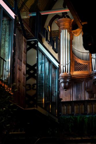 a large organ in a room with windows at Boutiquehotel The Church in Arnhem