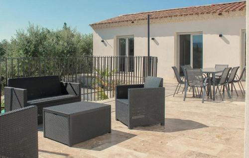 a patio with furniture and a table and chairs at 3 Bedroom Cozy Home In Mormoiron in Mormoiron