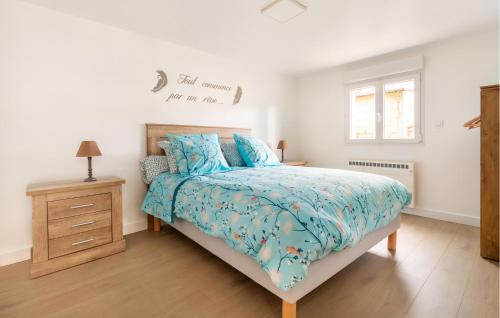 Ένα ή περισσότερα κρεβάτια σε δωμάτιο στο Lovely Home In Ledinghem With Wifi