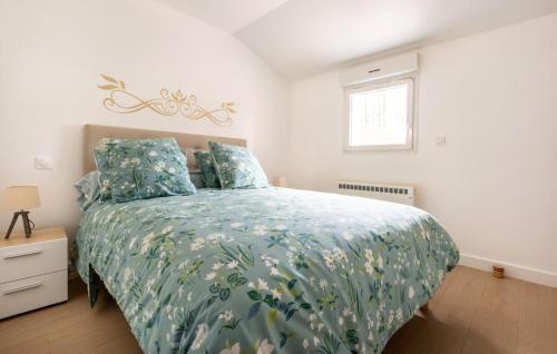 Ένα ή περισσότερα κρεβάτια σε δωμάτιο στο Lovely Home In Ledinghem With Wifi