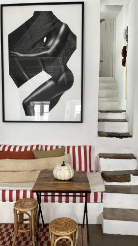 a living room with a table and a picture on the wall at Casa da Oliveira - Bordeira in Bordeira