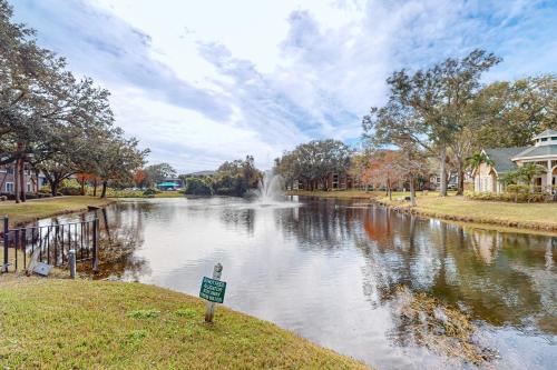 a park with a pond with a fountain in the middle at Sunset Cove in Melbourne