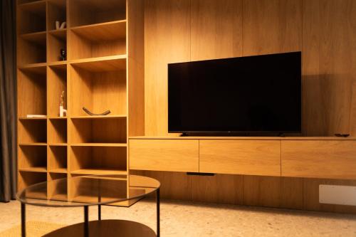 Televisyen dan/atau pusat hiburan di Royalton Suites