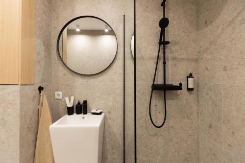 Bilik mandi di Royalton Suites