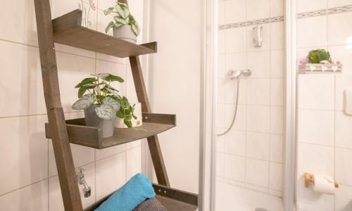 Koupelna v ubytování Helles Apartment nähe Uni-Klinik mit Super Lage - W-Lan - Balkon in den Innenhof