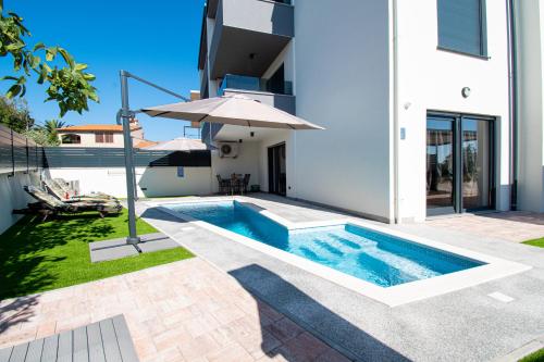 Apartment Rose with a pool in Medulin