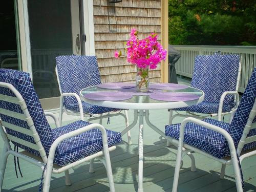 Gambar di galeri bagi Overlook Poolside Getaway With Seasonal Pool di Falmouth