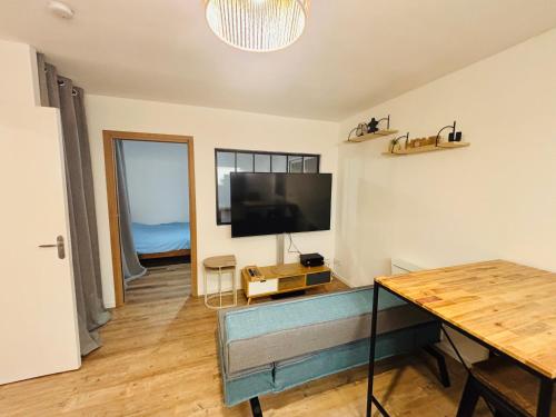 Photo de la galerie de l'établissement Appart T2 bien équipé avec tram t1 et commodités à proximité 13 min du centre de Nantes, à Saint-Herblain