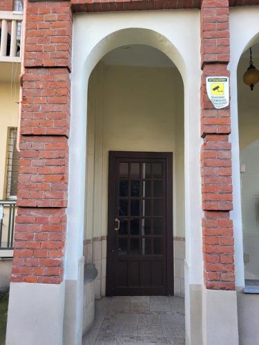 an entrance to a building with a black door at Flawer Flat x4 in Turin
