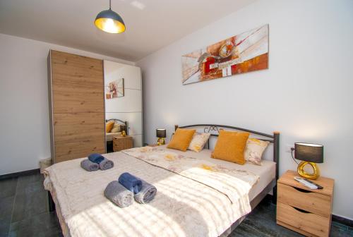 Apartment Rose with a pool in Medulin