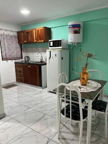 Kuchyň nebo kuchyňský kout v ubytování Departamento con pileta en Puerto Iguazú