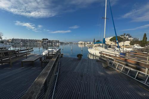 La Marina de la Petite Caroline vue Port 2 chambres