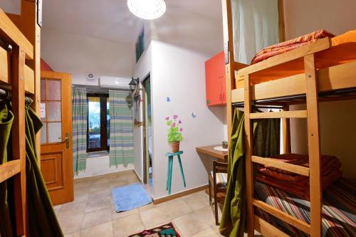 Postel nebo postele na pokoji v ubytování Mi Casa es Tu Casa - Shkodra Backpackers Hostel
