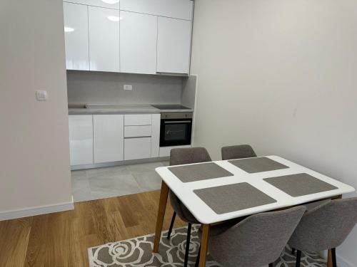 Foto Stylish one bedroom apartment Central Point with -GARAGE 5 EUR PER DAY 4