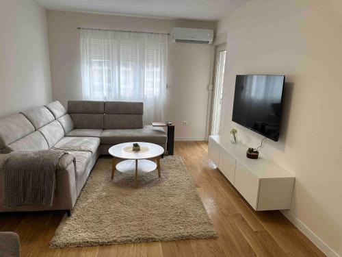 Foto Stylish one bedroom apartment Central Point with -GARAGE 5 EUR PER DAY 1