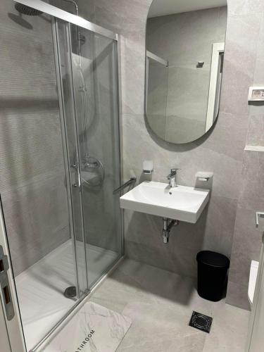 Foto Stylish one bedroom apartment Central Point with -GARAGE 5 EUR PER DAY 3
