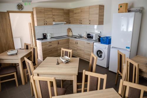 Η κουζίνα ή μικρή κουζίνα στο Apartmanovy dom - Grey House Topoľníky