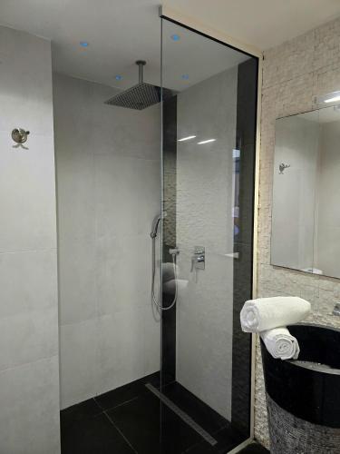 Kamar mandi di Infinity Ocean View