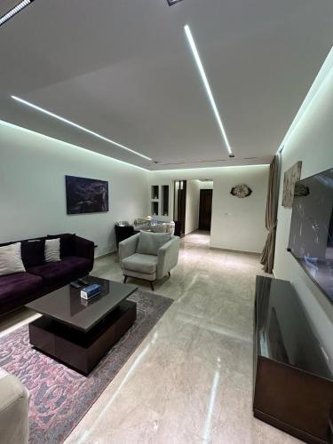 شقة فندقية بالشيخ زايد كمبوند جنه زايد بحديقة خاصة