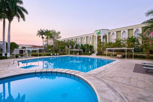 Bazén v ubytování Holiday Inn Tuxtla Gutierrez by IHG nebo v jeho okolí