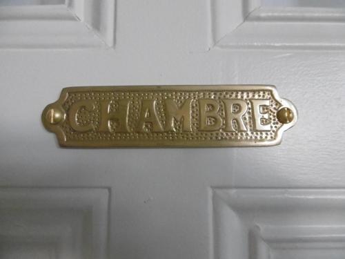 a door handle that sayschangeride on a door at Apartment Hermine in Görlitz