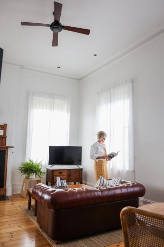 TV a/nebo společenská místnost v ubytování Annesley House