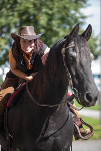 a woman in a cowboy hat riding a horse at BnB Haag in Haag