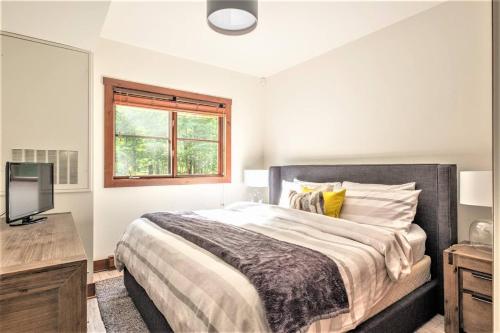 a bedroom with a large bed and a television at Nature Meets Luxury - Etoile 1520-3 in Mont-Tremblant