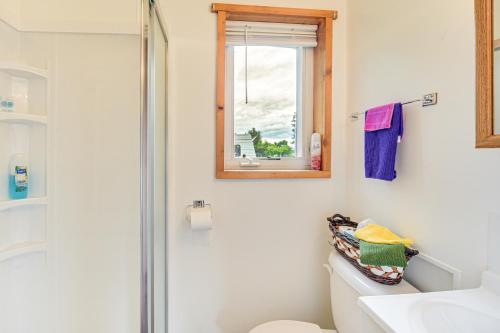 Koupelna v ubytování Wisconsin Lakeside Cottage with Deck, Views