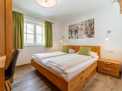 Postel nebo postele na pokoji v ubytování Tauern Suites Mitterwirt TOP 211