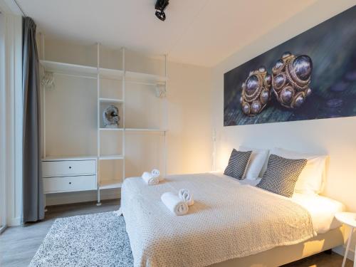 Postel nebo postele na pokoji v ubytování Apartment in Zeeland by Oosterschelde Beach