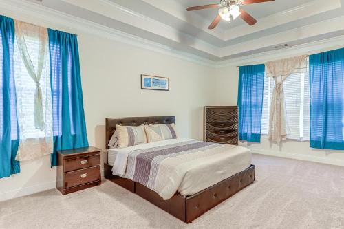Un dormitorio con una cama y un ventilador de techo. en 6 Mi to Southern Belle Farm Home with Patio!, en Worthville