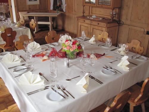 a table with a white table cloth and flowers on it at Hotel Ducan in Monstein