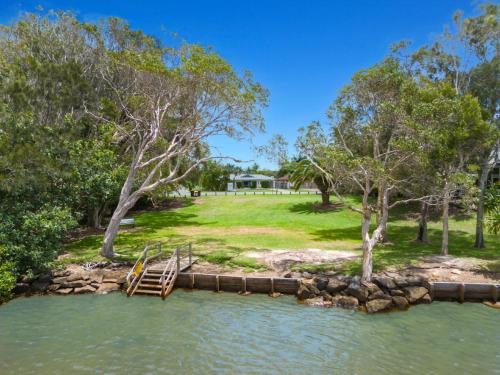 Afbeelding uit fotogalerij van Waterside Retreat Pottsville - Pet Friendly in Pottsville