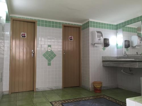 Kuchyň nebo kuchyňský kout v ubytování Eden Praia Hotel