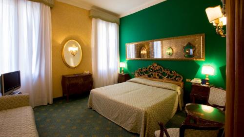 Ένα ή περισσότερα κρεβάτια σε δωμάτιο στο Hotel Amadeus