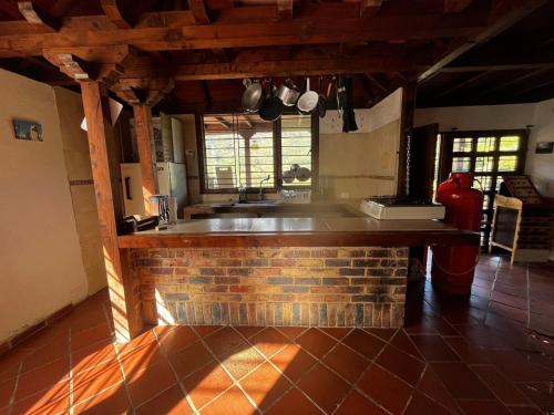 a kitchen with a brick counter and a sink at Cabaña Tipo Chalet in Machetá