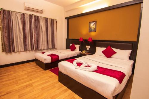 Ein Bett oder Betten in einem Zimmer der Unterkunft Hotel Ananda Inn