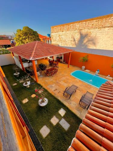an overhead view of a backyard with a swimming pool at Pousada du Vento in Cruz