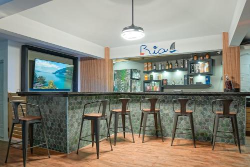 Lounge nebo bar v ubytování Ria Hotel